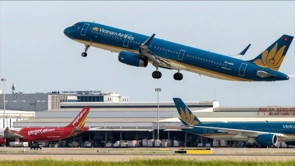 5호 폭풍이 상륙할 경우 항공편 일정 및 공항 이동에 대한 유연한 계획