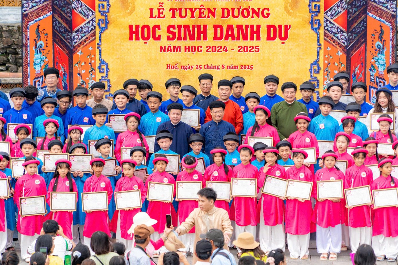 tuyen-duong-hs-danh-du-hue-8.jpg
