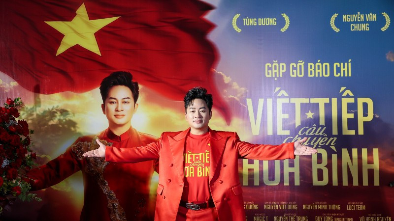 តារាចម្រៀង ទឹង ដួង បានចេញ MV «បន្តសរសេររឿងសន្តិភាព»។ (រូបថត៖ MANH NGUYEN)