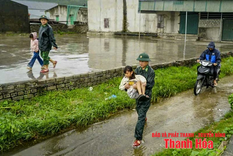 តំបន់សមុទ្រ Thanh Hoa ចាប់ផ្តើមមានភ្លៀងធ្លាក់ខ្លាំង និងខ្យល់បក់ខ្លាំង មុនពេលព្យុះទី 5 បោកបក់មកលើដី