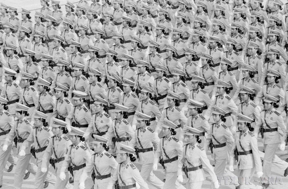 Các nữ công an nhân dân tham dự lễ duyệt binh, diễu hành sáng 2/9/1975. (Ảnh: TTXVN)