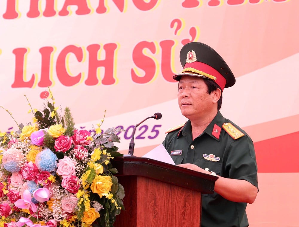 ការបើកការតាំងពិពណ៌ប្រធានបទ 'បដិវត្តន៍ខែសីហា - ព្រឹត្តិការណ៍ប្រវត្តិសាស្ត្រ' - រូបថត 2