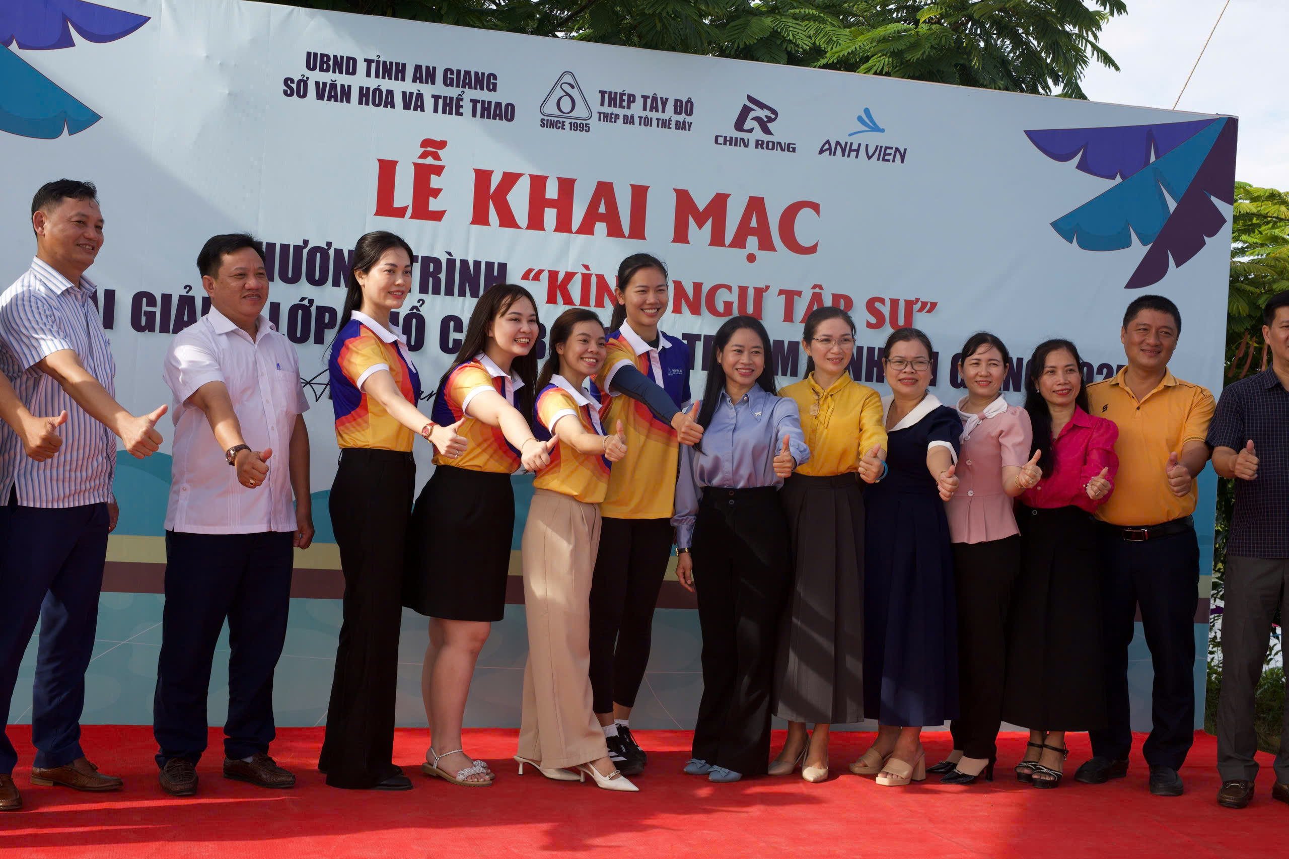 'នាងមច្ឆាតូច' Anh Vien បើកកម្មវិធីដ៏មានអត្ថន័យសម្រាប់កុមារ - រូបថត ១.
