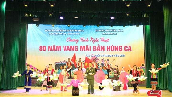 កម្មវិធីសិល្បៈ "ចម្រៀងវីរជន ៨០ឆ្នាំ"