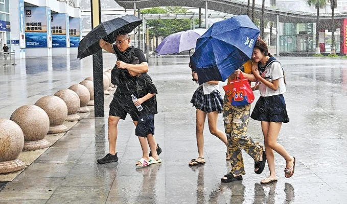 Thành phố ở Trung Quốc sơ tán hàng chục nghìn người vì bão Kajiki