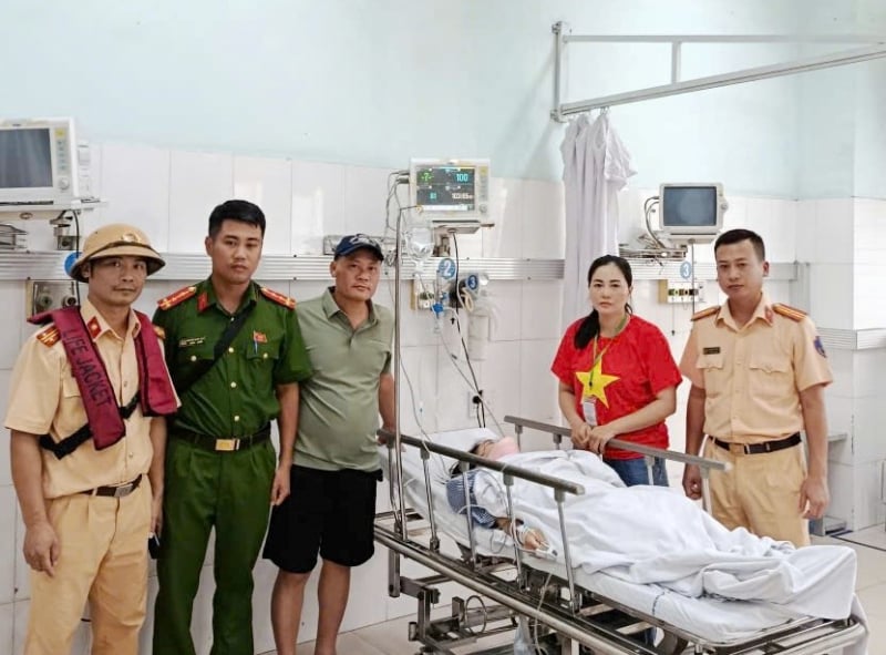 Cảnh sát đường thủy Hải Phòng kịp thời cứu sống người phụ nữ nhảy cầu Bính -0
