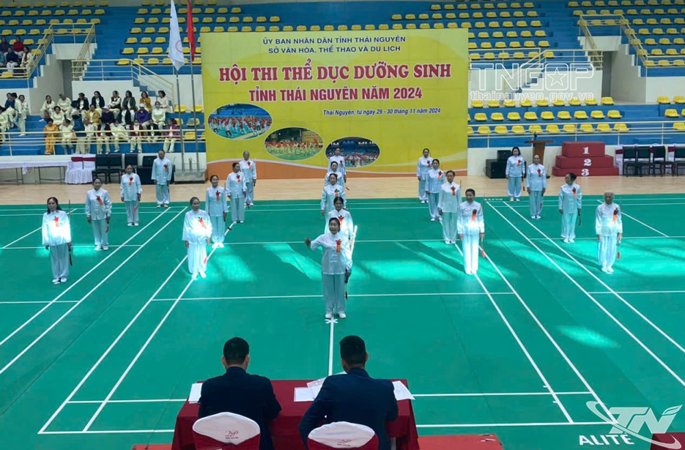The annual health exercise competition is a useful playground for the elderly to have the opportunity to exchange and ask questions.