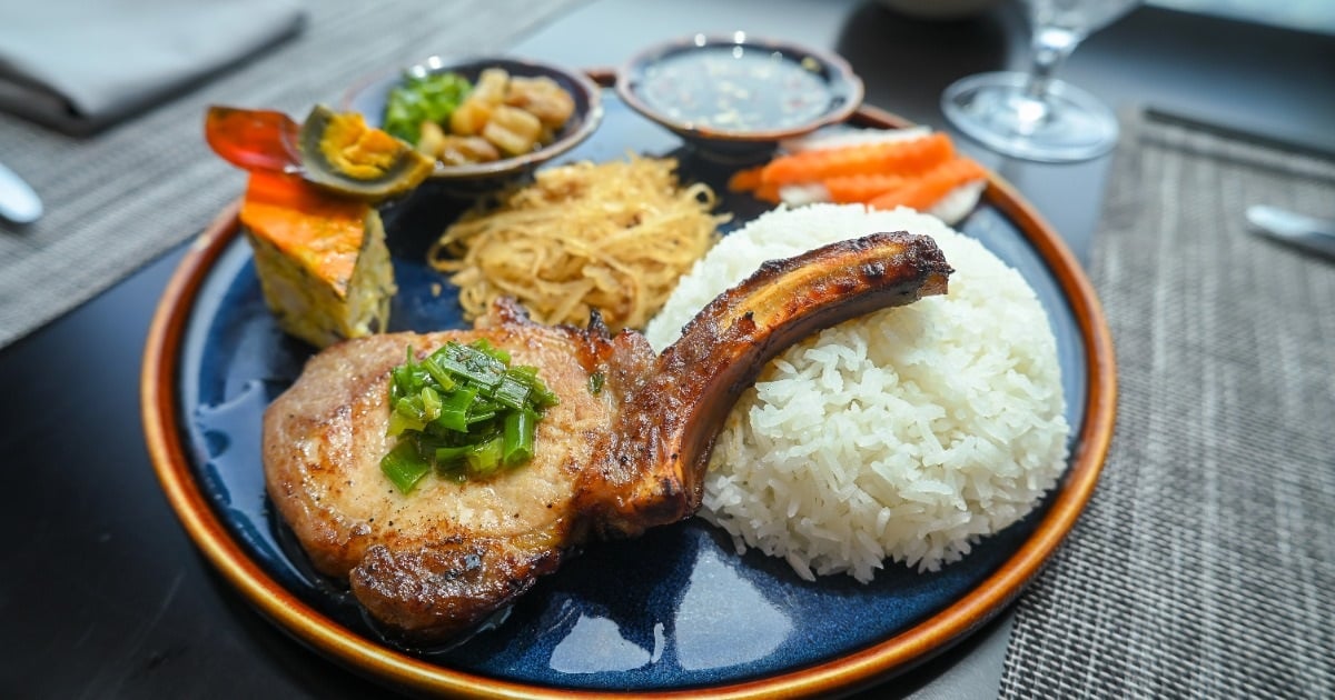 ข้าวซี่โครงจานละ 550,000 ดองในโฮจิมินห์ ชาวเน็ตถกเถียงกันว่าแพงหรือถูก