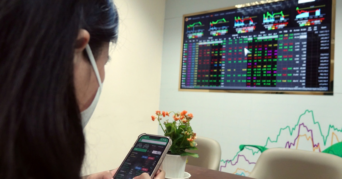 ¿Qué líderes empresariales se dedican al comercio de acciones?