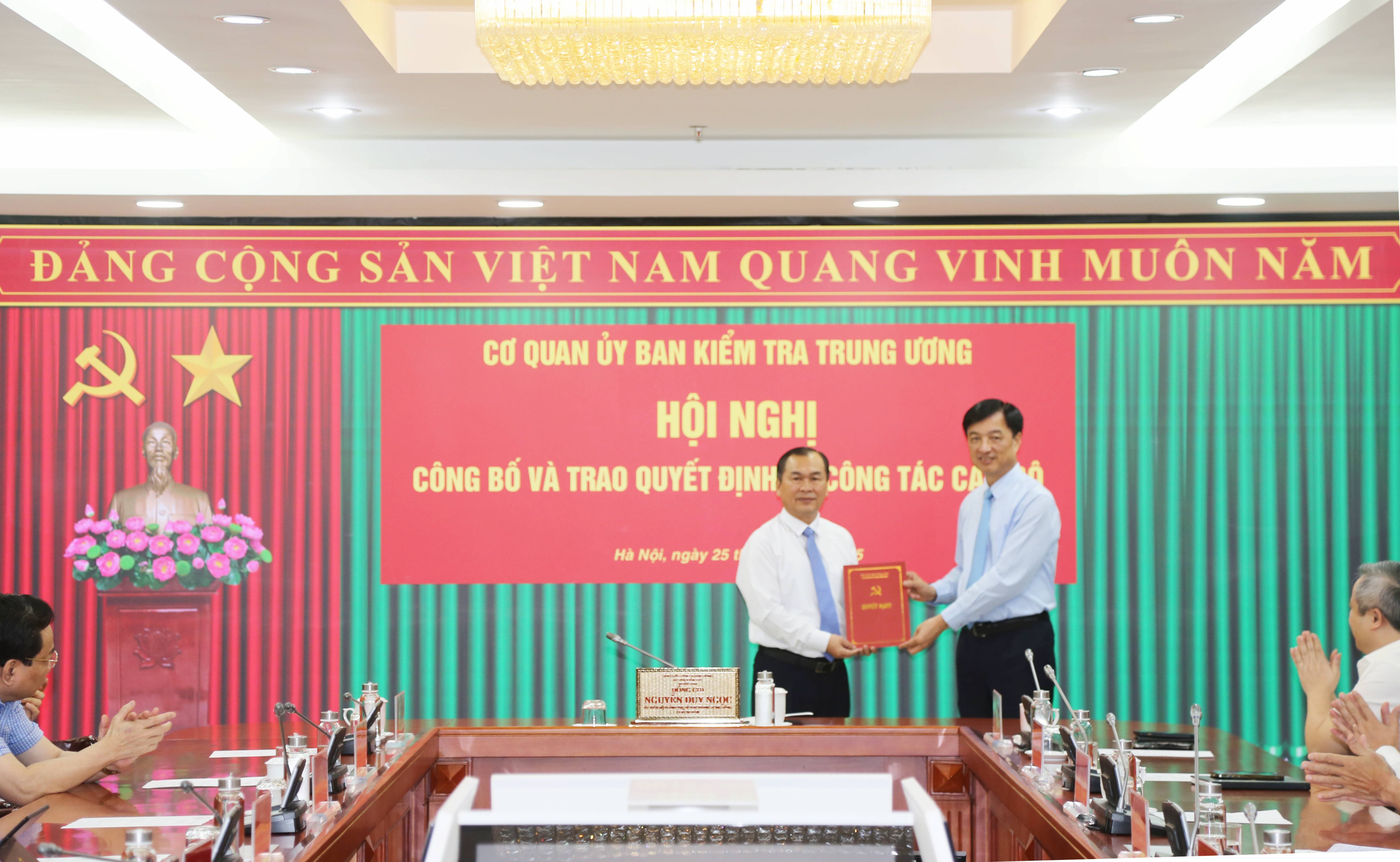Cơ quan UBKT Trung ương tổ chức Hội nghị công bố và trao quyết định về công tác cán bộ