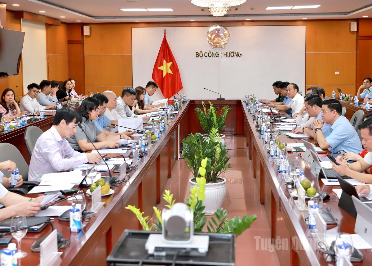 Tuyen Quang Provincial People's Committee works with the Ministry of Industry and Trade on border trade development