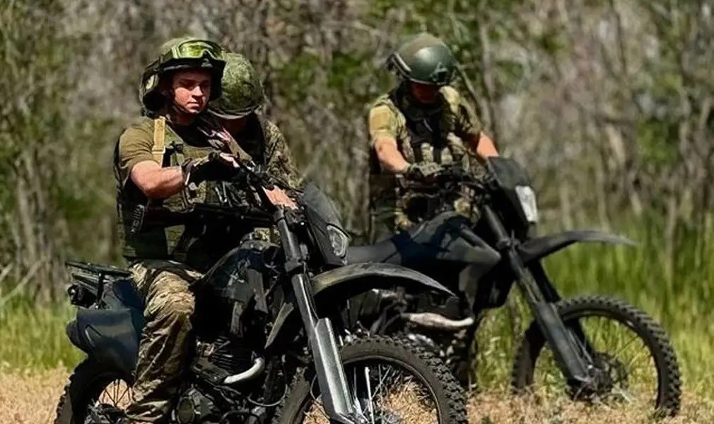 Die russische Armee beschleunigt die Belagerung von Konstantinowka, führt einen stetigen Angriff und einen stetigen Vormarsch durch
