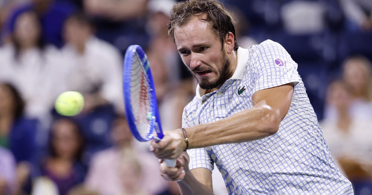 ឧប្បត្តិហេតុនៅ US Open 2025 កំឡុងពេលប្រកួត Daniil Medvedev មានការភ្ញាក់ផ្អើលដែលត្រូវបានដកចេញ