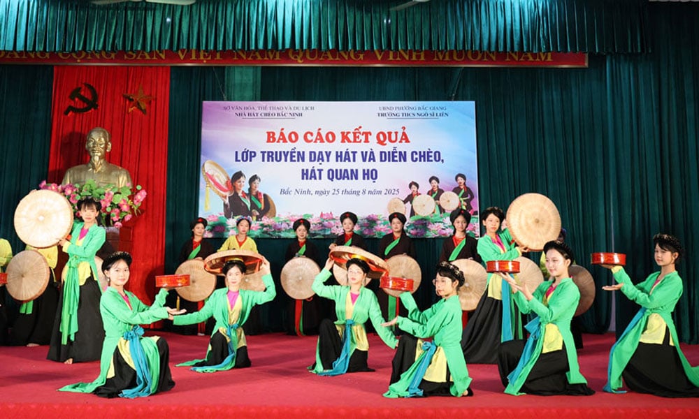 បង្រៀន Quan Ho ច្រៀង និងសម្តែង Cheo ដល់សិស្ស