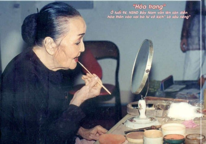 Nghệ sĩ Đoàn kịch Kim Cương tề tựu trong ngày giỗ NSND Bảy Nam - Ảnh 4.