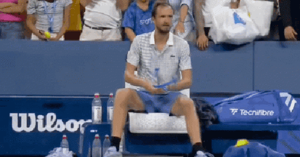 Medvedev collapsed in the first round of the US Open and smashed his racket again.