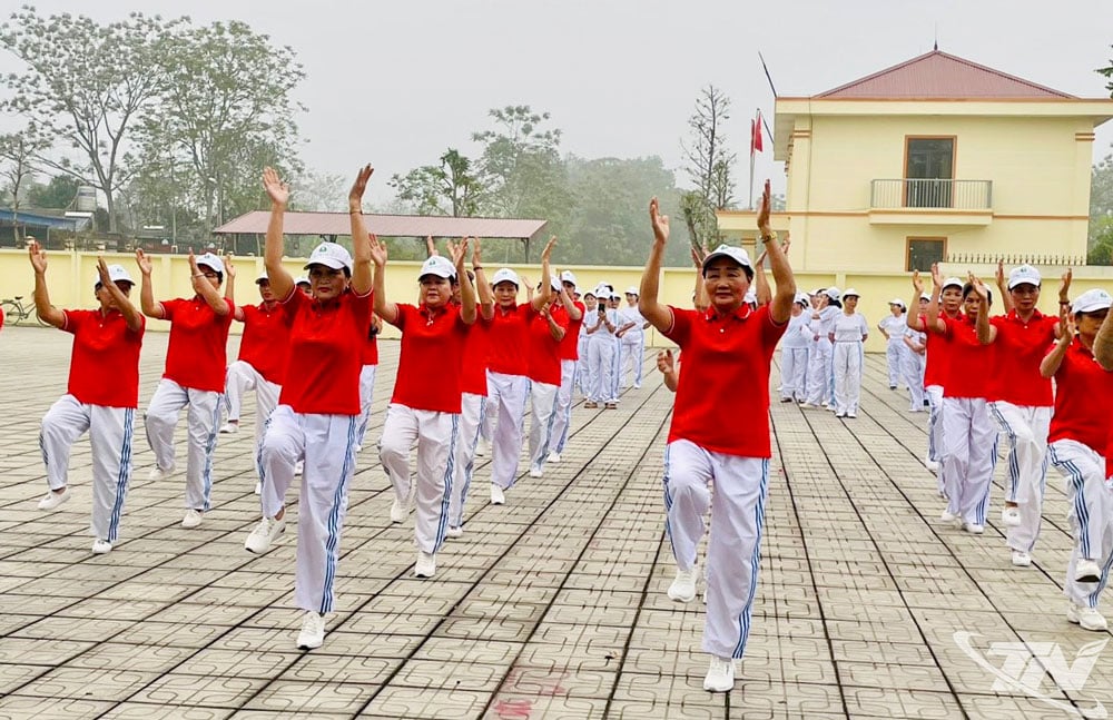 Actively practicing physical exercises has helped the elderly have good health, reduce bone and joint diseases, cardiovascular diseases, and have a cheerful mood...