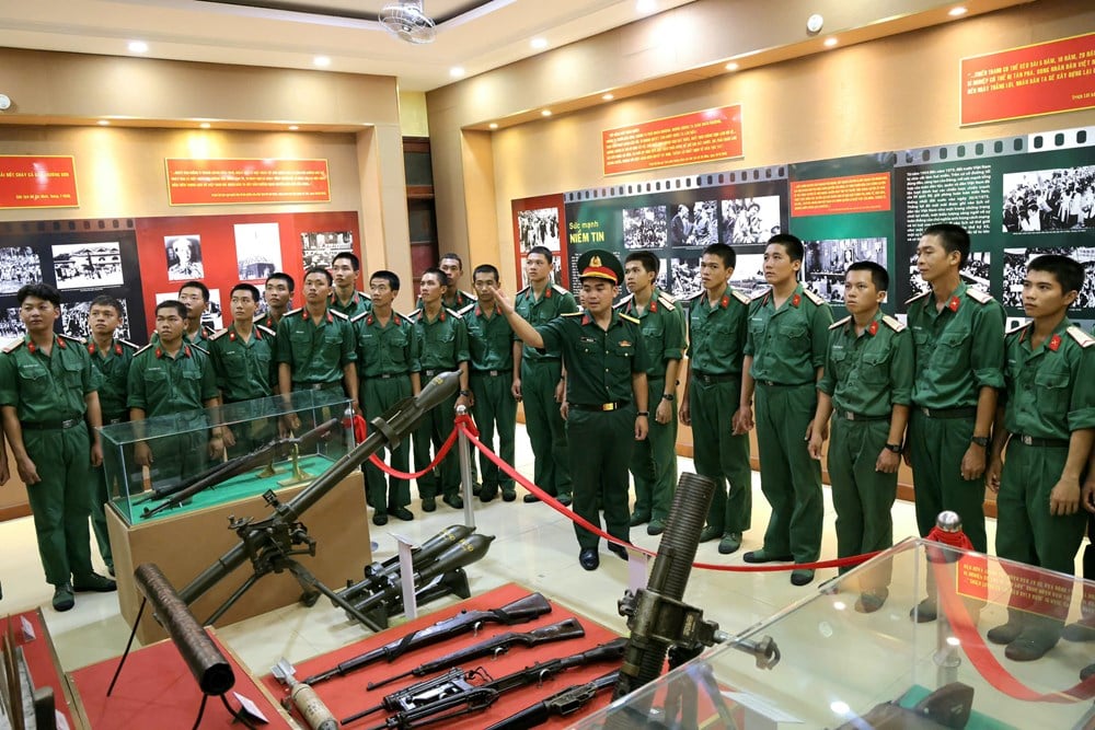 ការបើកការតាំងពិពណ៌ប្រធានបទ 'បដិវត្តខែសីហា - ព្រឹត្តិការណ៍ប្រវត្តិសាស្ត្រ' - រូបថត 5