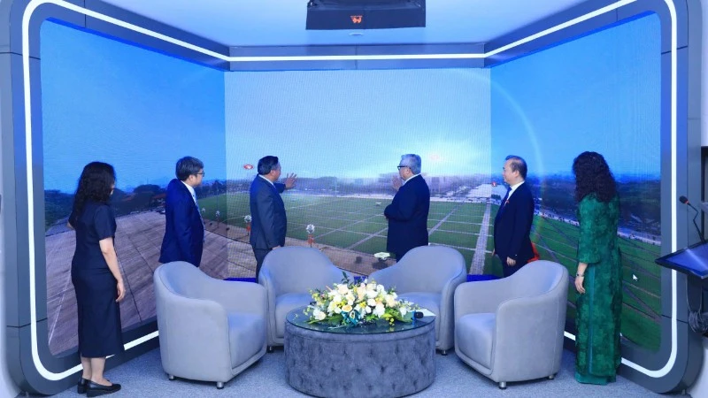 Explore the historic Ba Dinh Square through virtual reality technology