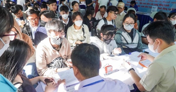 Điểm chuẩn nhiều ngành cao chót vót, vì sao?