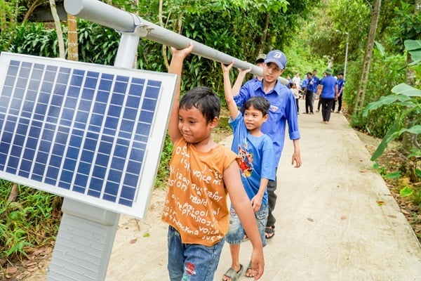 Le voyage « Green Light » éclaire de nombreuses routes au Vietnam - 4