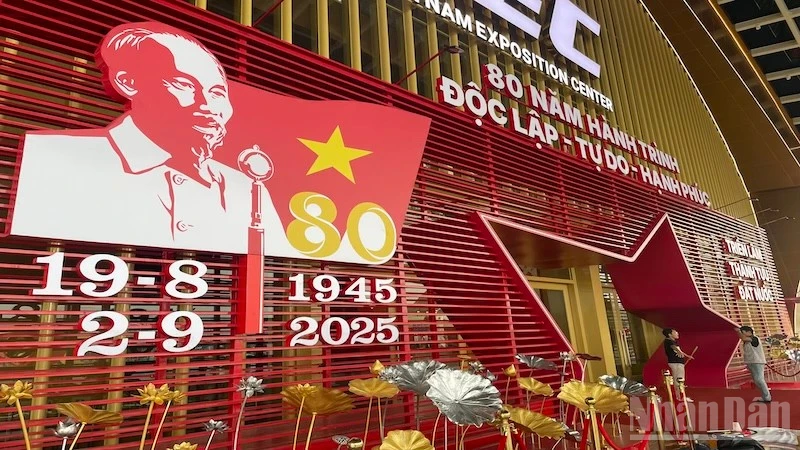 Hướng dẫn tham quan triển lãm “80 năm hành trình Độc lập-Tự do-Hạnh phúc”