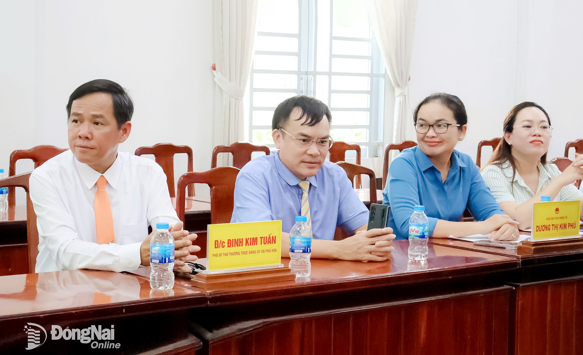 Đại biểu của xã Phú Hòa dự lễ ký kết. Ảnh: Nguyễn Ngân
