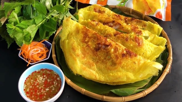 Món bánh đặc sản Việt lên đài Hàn Quốc: Du khách nhận xét "Giờ tôi đã hiểu vì sao nó lại được yêu thích!" - Ảnh 1.