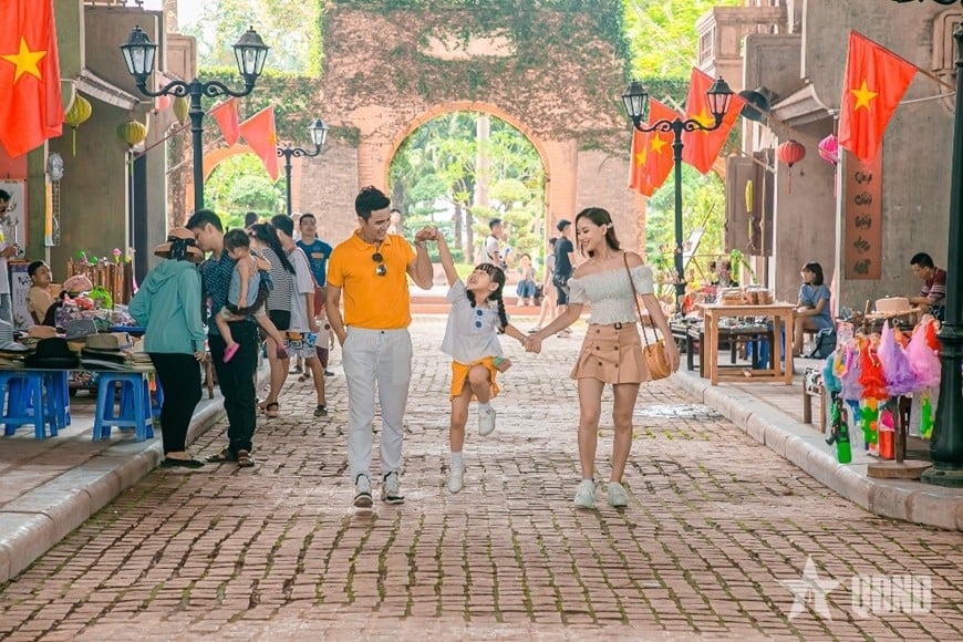 Không khí Quốc khánh tại Công viên Thiên đường Bảo Sơn. 