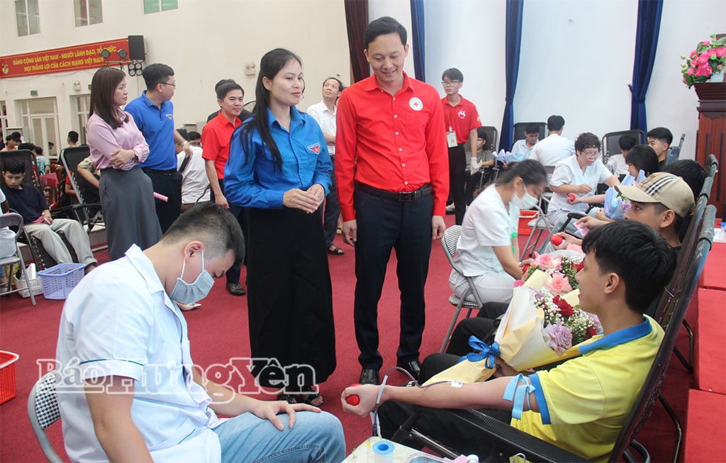 មហោស្រព​បរិច្ចាគ​ឈាម​ដោយ​ស្ម័គ្រ​ចិត្ត​ក្រោម​ប្រធាន​បទ 