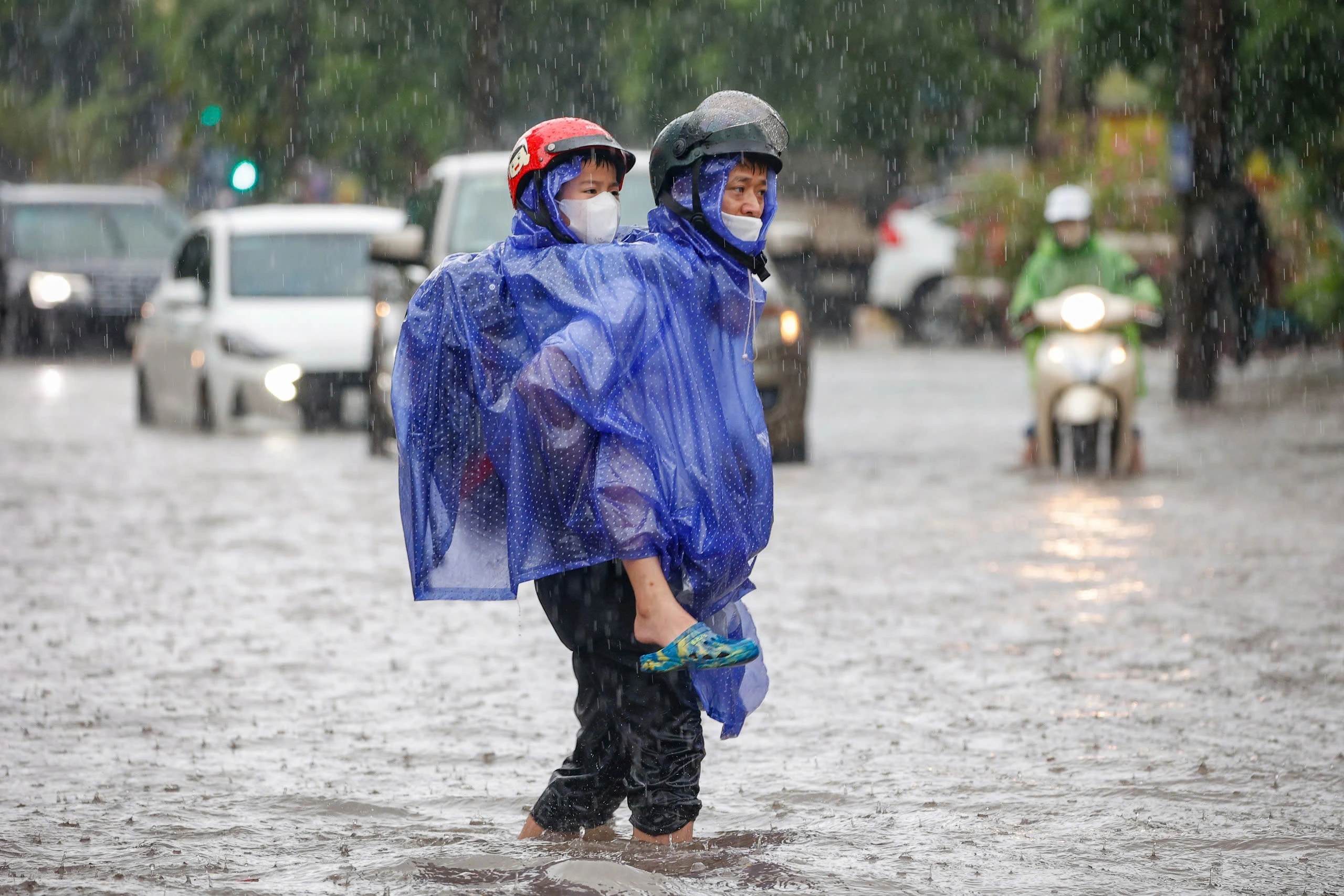 Hanoï a beaucoup plu toute la nuit, provoquant des inondations partout
