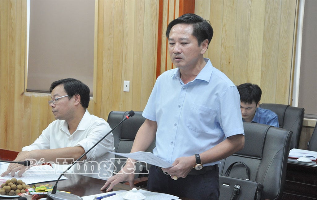 Leaders of Hoang Hoa Tham commune reported to the Working Group at the inspection session.