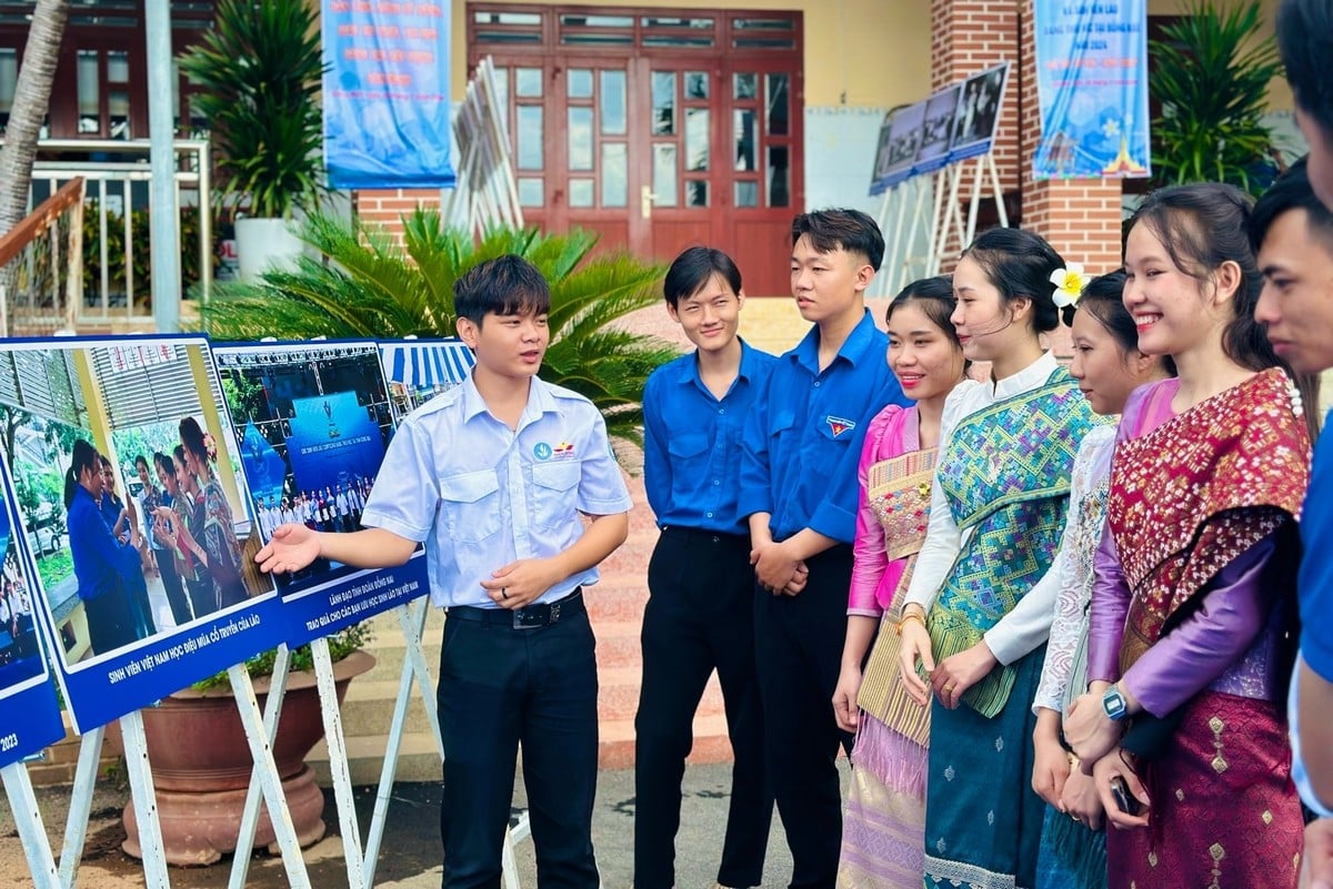 Đại sứ Khamphao Ernthavanh: Việt Nam khẳng định vị thế bằng sức sống mãnh liệt và khát vọng vươn lên