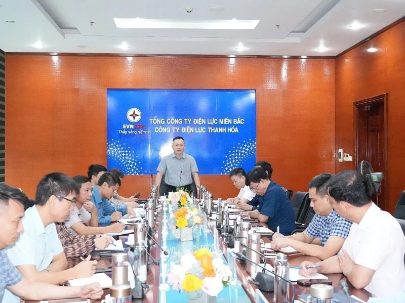 ក្រុមហ៊ុនអគ្គិសនី Thanh Hoa ធ្វើសកម្មភាពកម្រិតខ្ពស់បំផុតនៃការឆ្លើយតប និងការងារសង្គ្រោះដែលបណ្តាលមកពីព្យុះ Kajiki