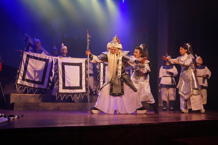 Trinh Trinh, Tu Suong, Xuan Truc ធ្វើឱ្យមានការចាប់អារម្មណ៍យ៉ាងខ្លាំងចំពោះ 