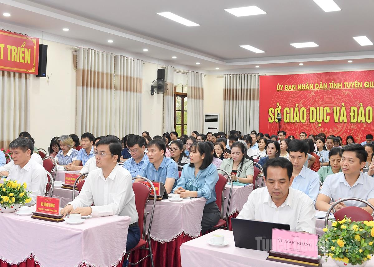 Sở Giáo dục và Đào tạo tổ chức bồi dưỡng chính trị cho cán bộ, giáo viên