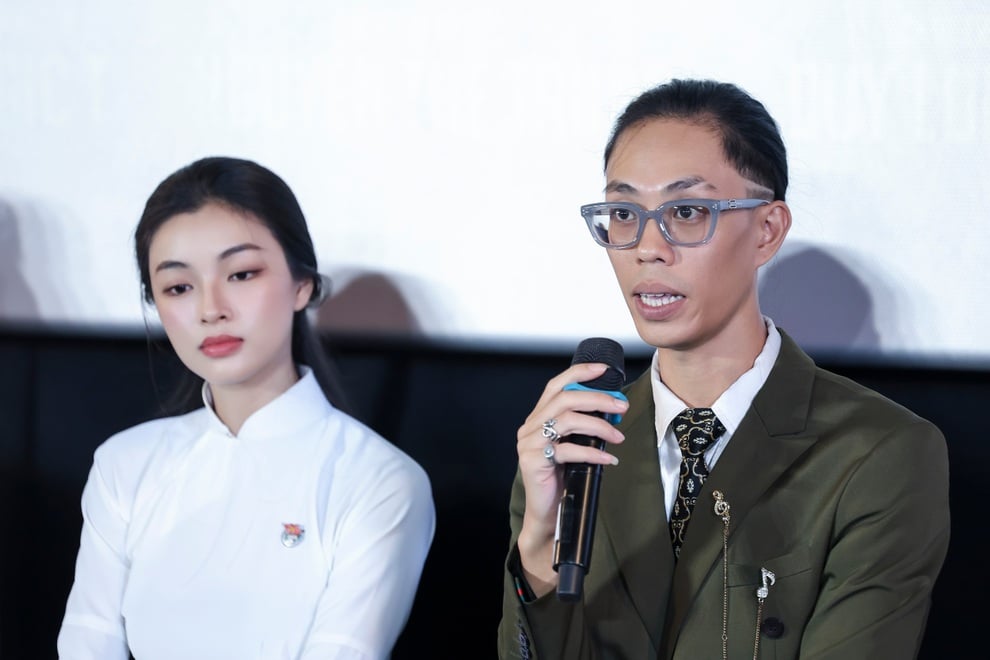 Nguyễn Văn Chung khen Tùng Dương hát Viết tiếp câu chuyện hòa bình - 3