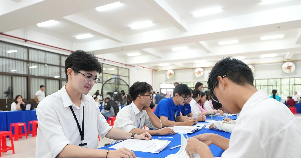 Universities enter 'peak' week to welcome new students