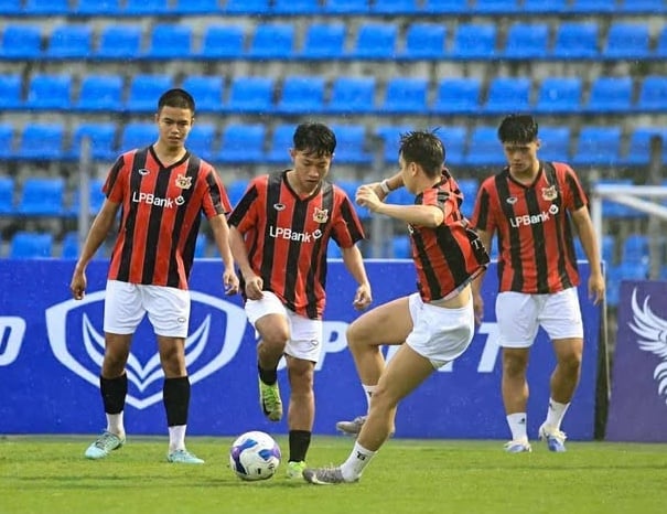 FIFA có quyết định rất quan trọng về tương lai Trần Thành Trung, HLV Kim Sang-sik vui lây- Ảnh 2.