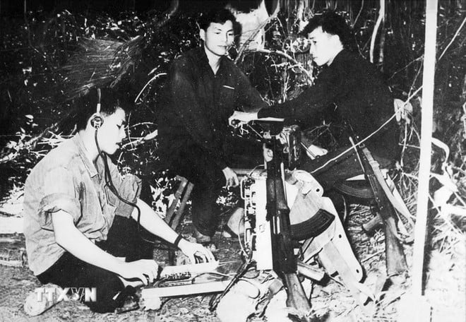 ttxvn-phong-vien-chien-sy-thong-tin-50-nam-thong-nhat-14.jpg
