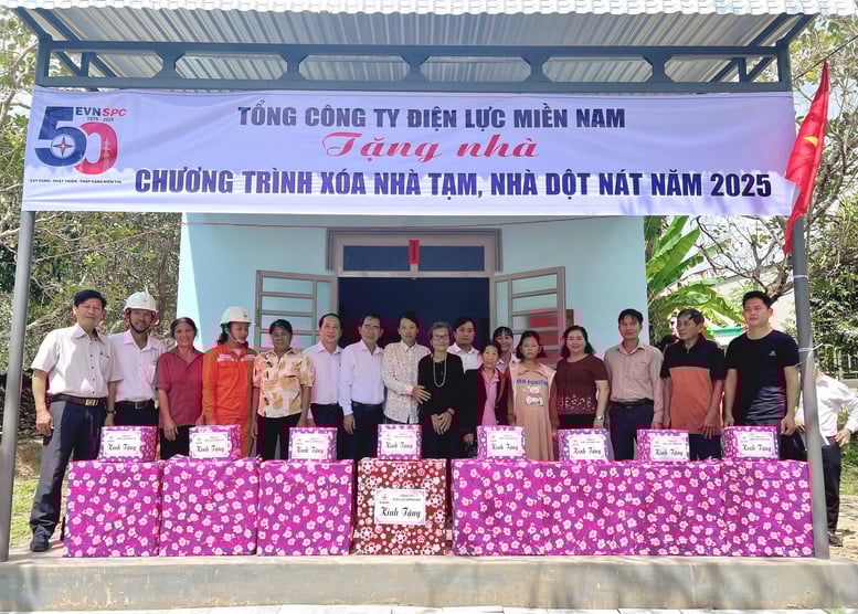 EVNSPC dành gần 19 tỷ đồng góp phần xóa nhà tạm tại các tỉnh miền Nam- Ảnh 2.