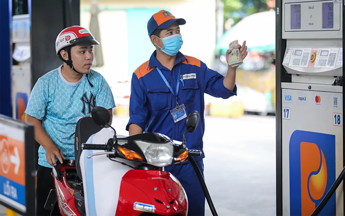 Propuesta de utilizar biocombustible E10 para todos los coches y motos a partir de 2026