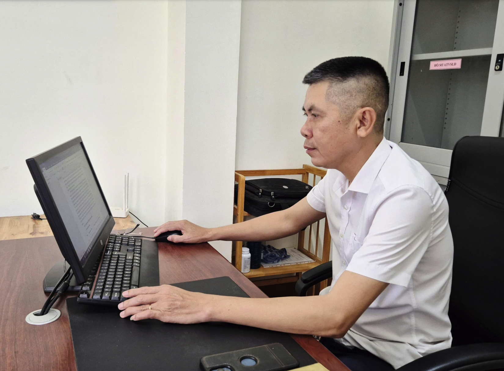 Anh Tại luôn tìm tòi, nghiên cứu những cách làm hay, có lợi góp phần xây dựng đơn vị phát triển - Ảnh: K.S