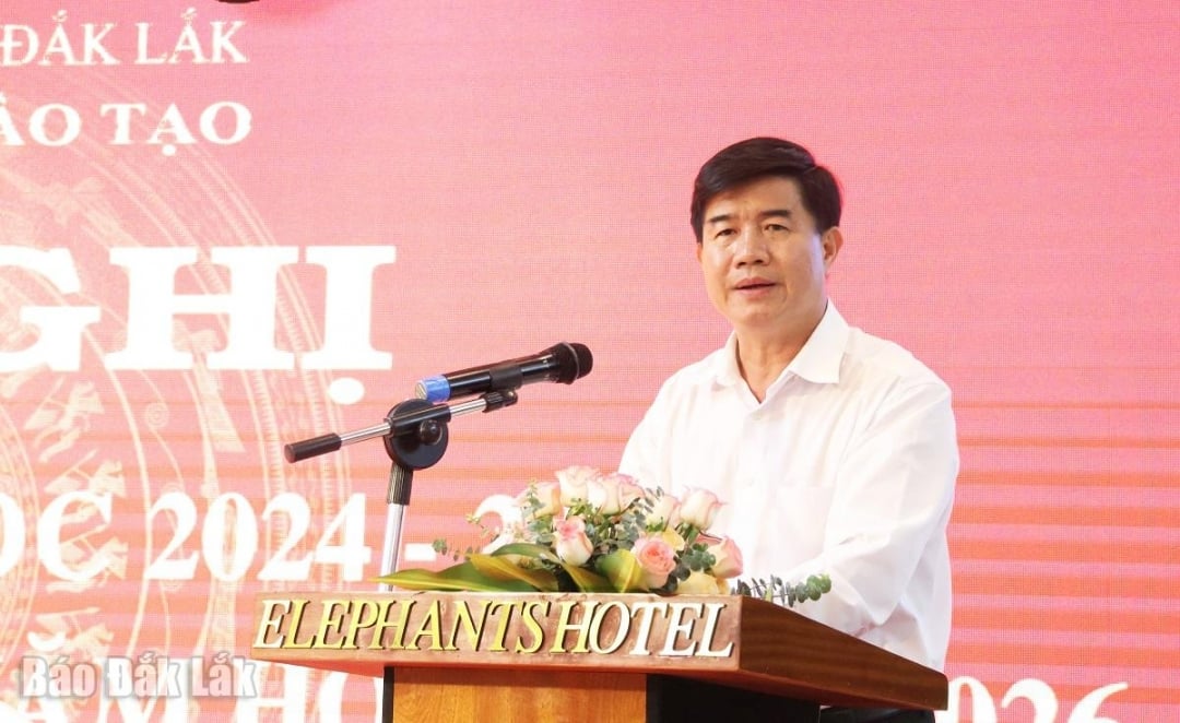អនុប្រធានគណៈកម្មាធិការប្រជាជនខេត្ត លោក Nguyen Thien Van ថ្លែងសុន្ទរកថាក្នុងសន្និសីទ។