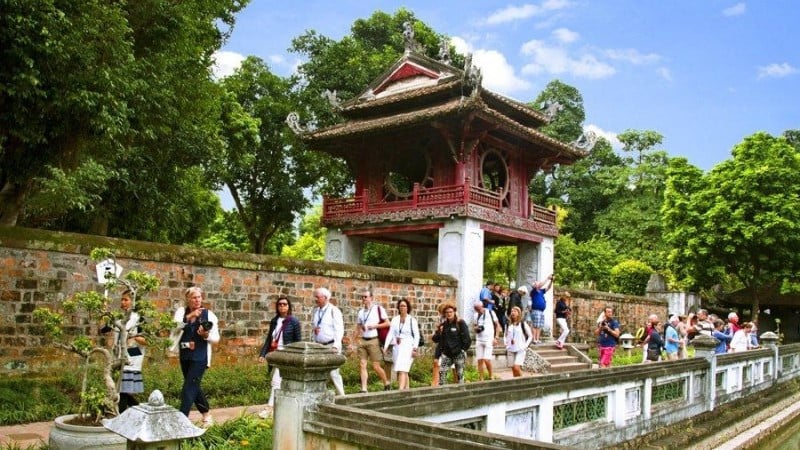 វិស័យទេសចរណ៍ហាណូយកំពុងបង្ហាញភាពទាក់ទាញកាន់តែខ្លាំងឡើង។