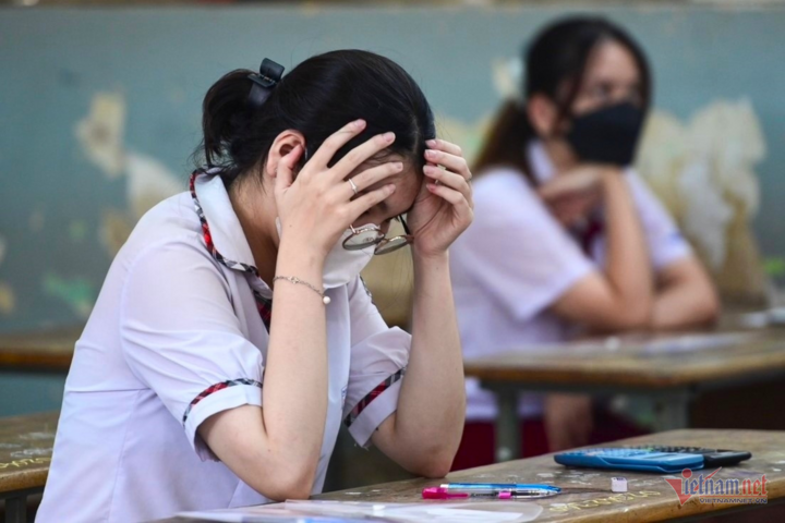 Thí sinh đủ điểm đỗ ĐH nhưng không biết trúng tuyển trường nào. (Ảnh minh họa: Nguyễn Huế)