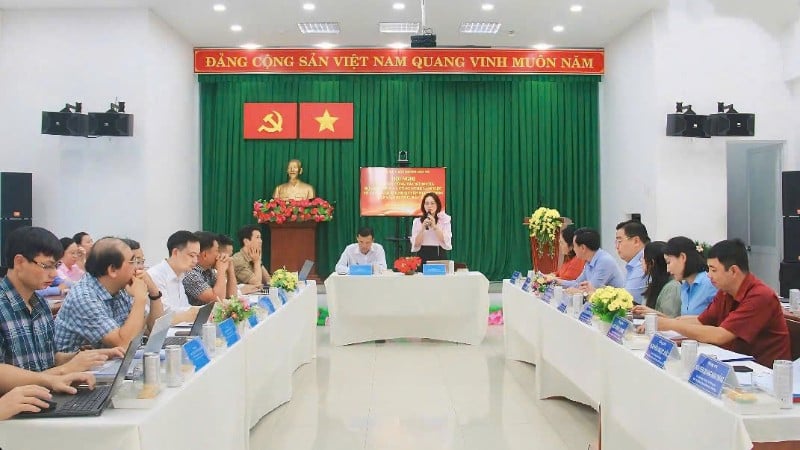 គណៈប្រតិភូក្រសួងវិទ្យាសាស្ត្រ និងបច្ចេកវិទ្យា បានធ្វើការជាមួយគណៈកម្មាធិការប្រជាជននៃសង្កាត់ Ban Co ward ។
