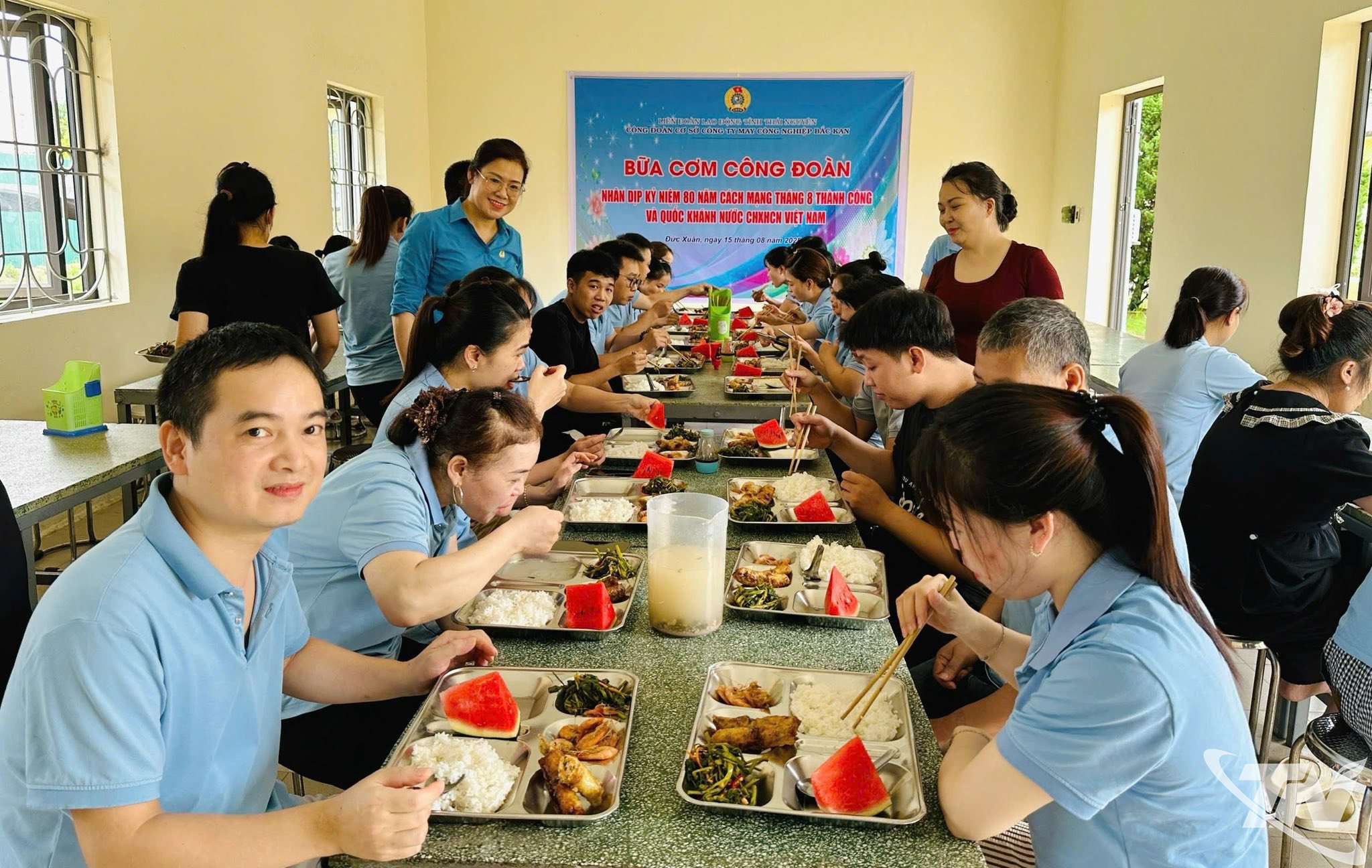 Workers of Bac Kan Industrial Garment Company attend the Union Meal.