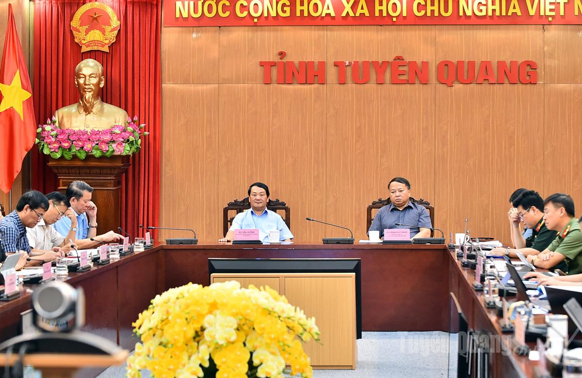 Các đồng chí Thường trực Tỉnh ủy chủ trì hội nghị tại điểm cầu Tuyên Quang.