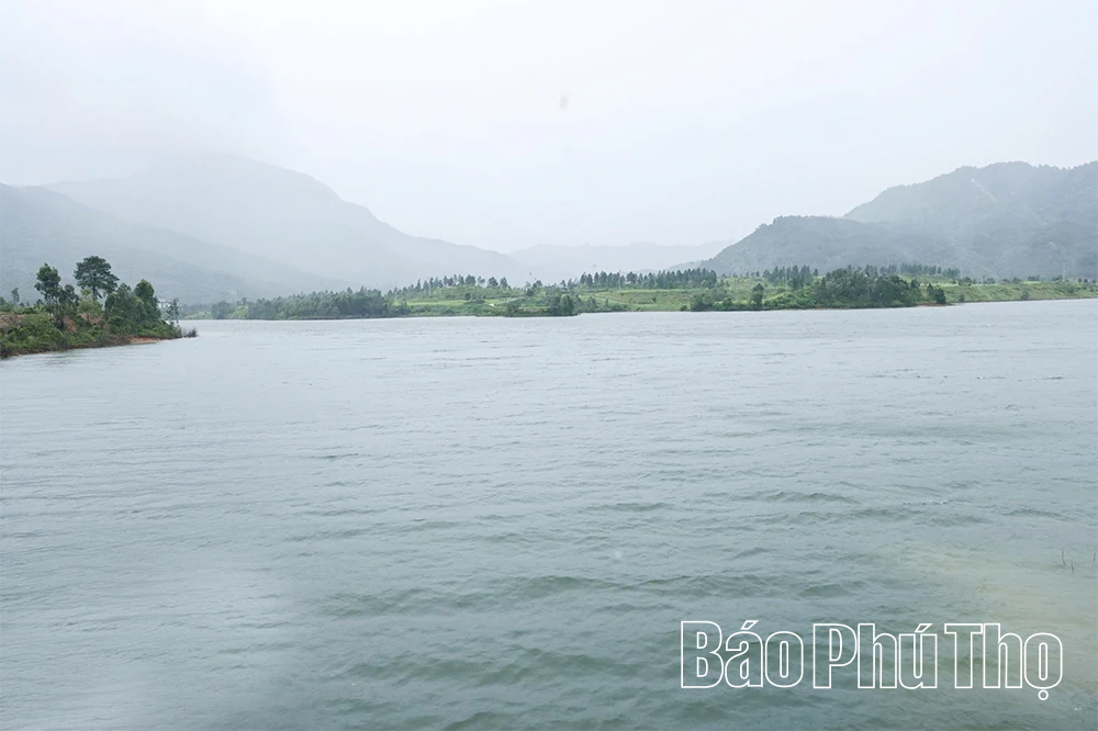 Ensuring safety when Thanh Lanh lake overflows